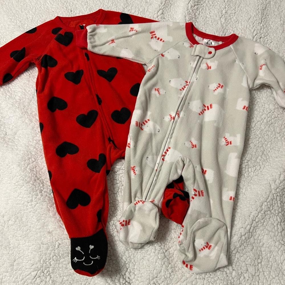 Bundle of 2 sleep and play footed outfits 3-6M